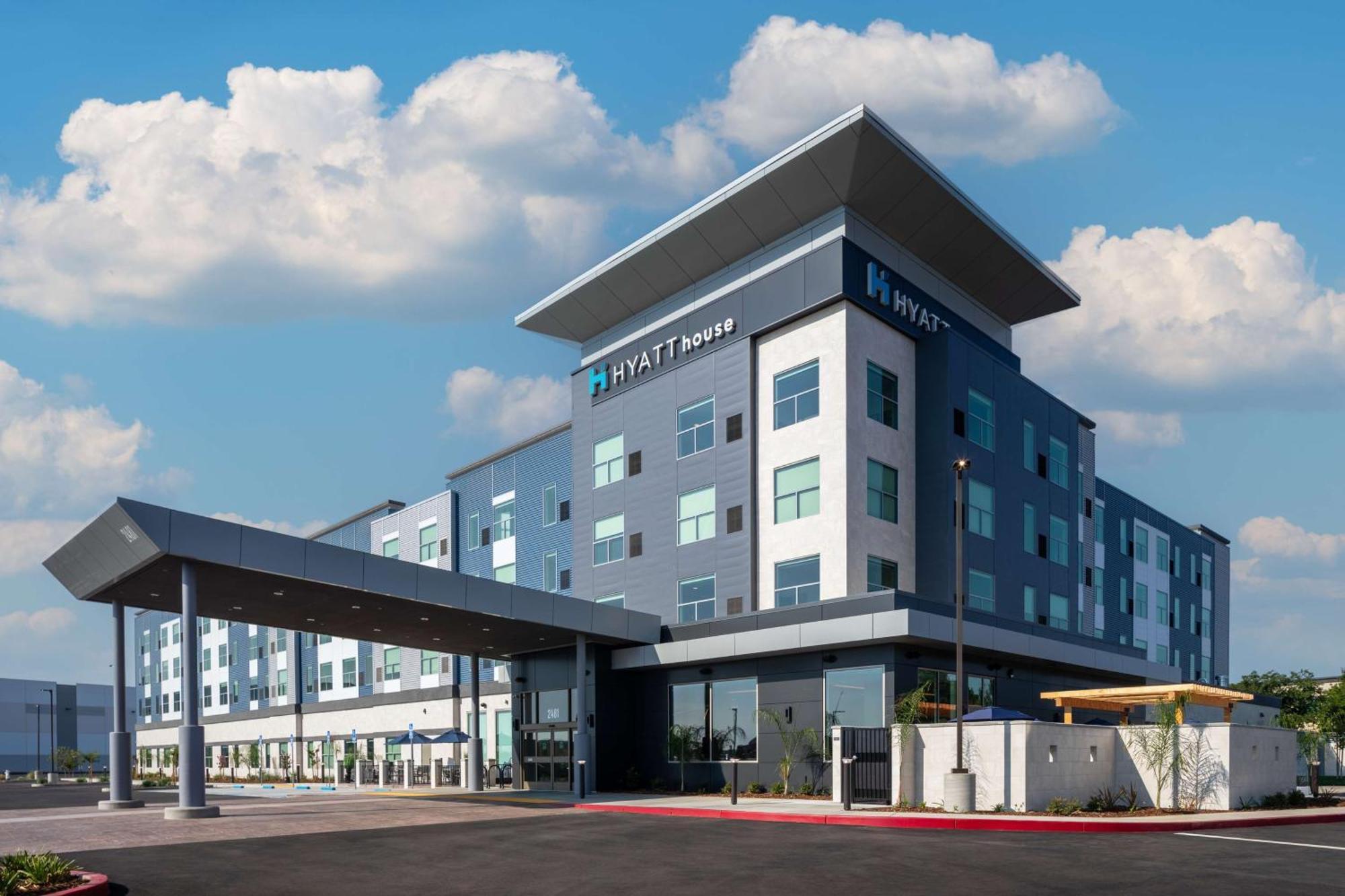 Hyatt House Hotel 3*